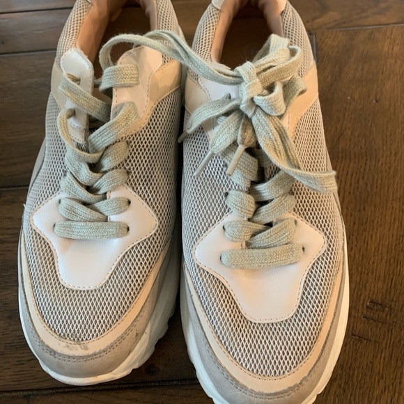 Fashionable gently worn - Picture 3 of 4